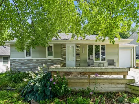 2300 Locust St, West Des Moines, IA 50265