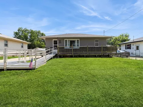 2409 E 41st Ct, Des Moines, IA 50317