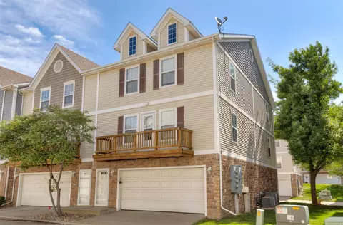 1115 Fieldstone Ln, Pleasant Hill, IA 50327