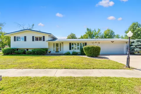 94 14th Ave, Grinnell, IA 50112