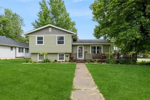 1525 Rapids St, Adel, IA 50003