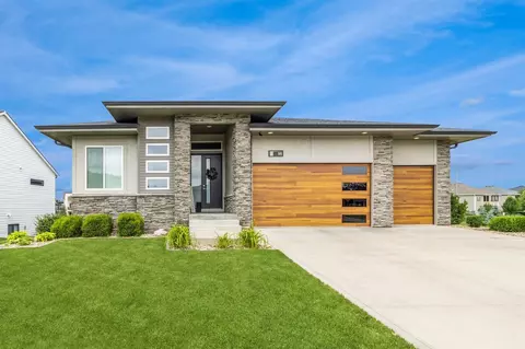 905 NE Badger Ln, Waukee, IA 50263