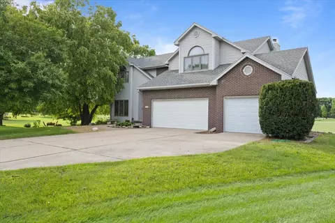 704 SW Coventry Cir, Ankeny, IA 50023