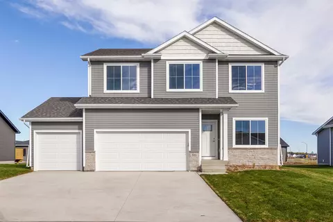 555 NW Compass Ave, Waukee, IA 50263
