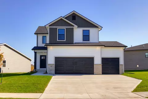 16619 Walnut Meadows Dr, Urbandale, IA 50323