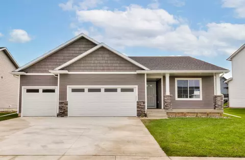 16542 Bentwood Dr, Urbandale, IA 50323