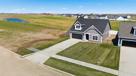 2906 Goldenrod Ct, Pella, IA 50219