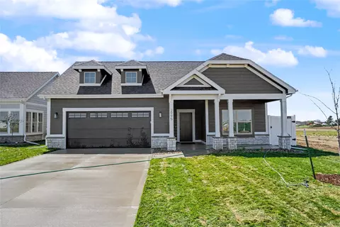 2995 Goldenrod Ct, Pella, IA 50219