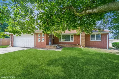 7012 Sunrise Blvd, Windsor Heights, IA 50324