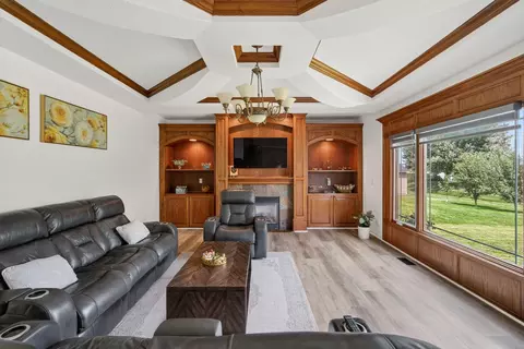 4309 129th St, Urbandale, IA 50323
