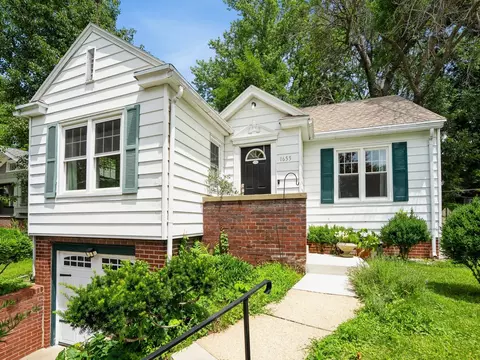 1655 Northwest Dr, Des Moines, IA 50310