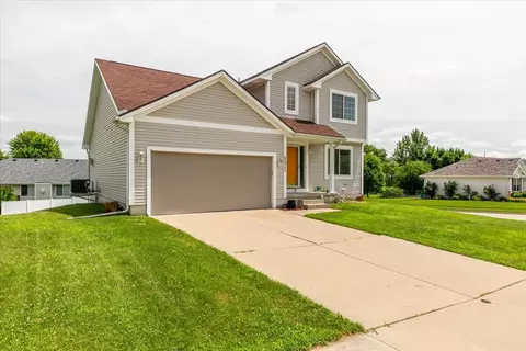 6825 Star View St, Des Moines, IA 50320