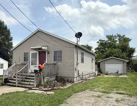 1406 E Robinson St, Knoxville, IA 50138