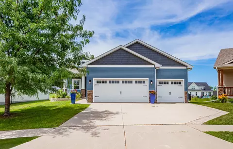 938 15th Ave SE, Altoona, IA 50009