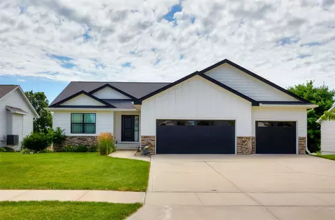 1408 Warrior Run Dr, Norwalk, IA 50211