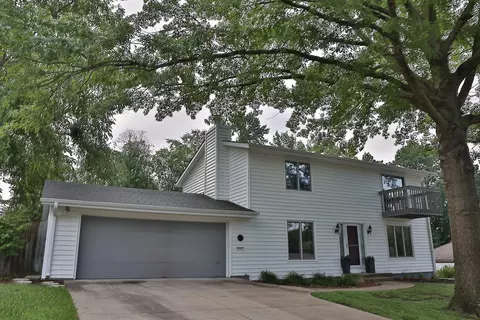 1520 Westwood Dr, Pella, IA 50219