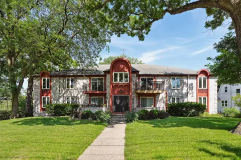421 42nd St #6, Des Moines, IA 50312