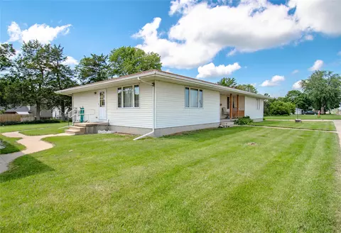 522 N 10th St, Winterset, IA 50273