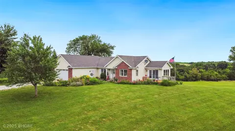 11091 Quaker Trl, Indianola, IA 50125