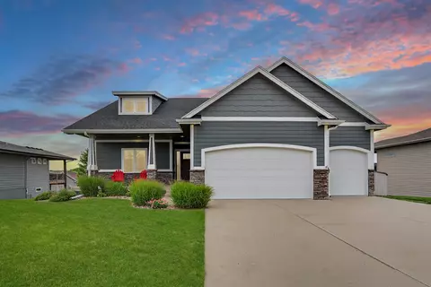 1901 NW Prairie Creek Dr, Grimes, IA 50111
