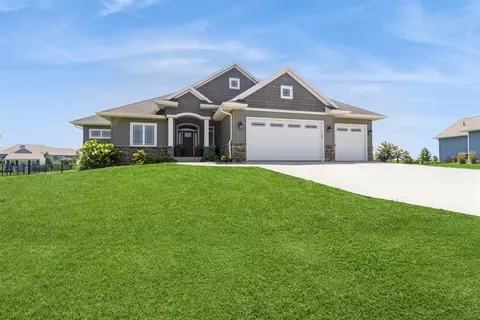 5226 Windrose Ln, Ames, IA 50014