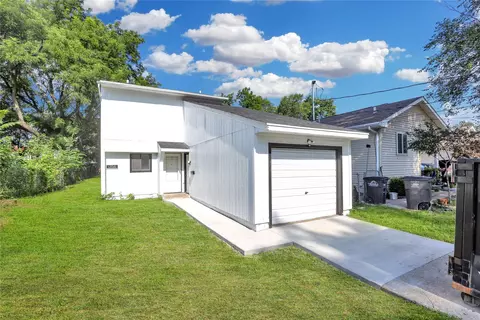 1356 E 17th Ct, Des Moines, IA 50316