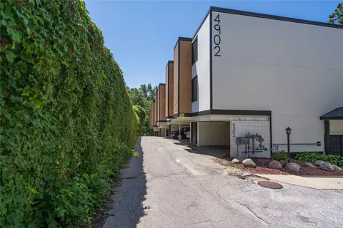 4902 University Ave #220, Des Moines, IA 50311