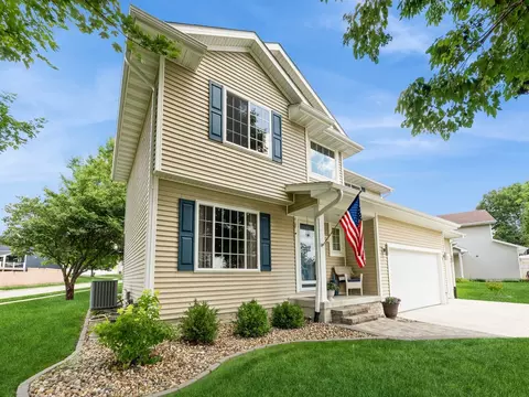 5336 E Kenyon Cir, Des Moines, IA 50320