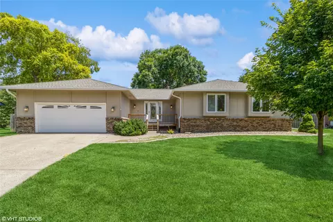 4705 78th St, Urbandale, IA 50322
