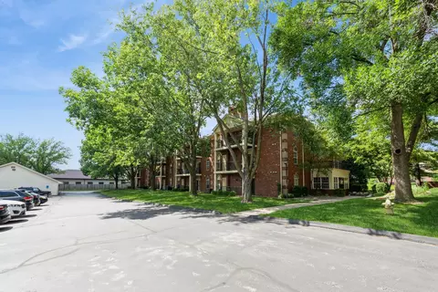 4910 Pleasant St #8, West Des Moines, IA 50266