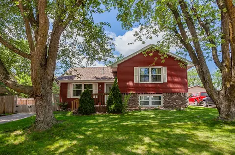 202 11th Ave NW, Altoona, IA 50009