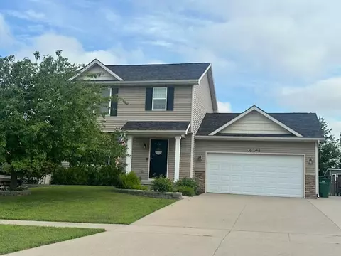 10403 Stonecrest Dr, Johnston, IA 50131