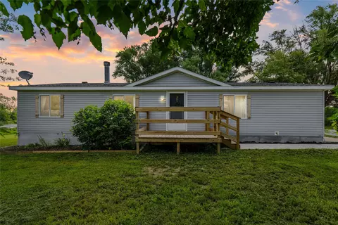 1082 Story Dr, Knoxville, IA 50138