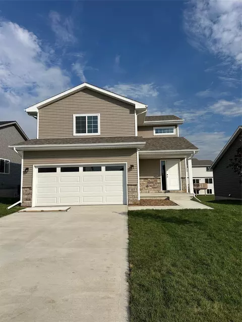 905 Knoll Dr, Norwalk, IA 50211