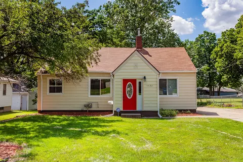 3524 E 38th St, Des Moines, IA 50317