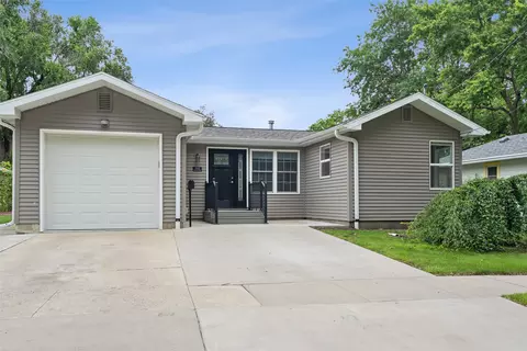 705 S 3rd St, Knoxville, IA 50138