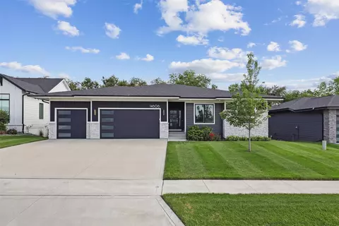 14606 Sutton Dr, Urbandale, IA 50323