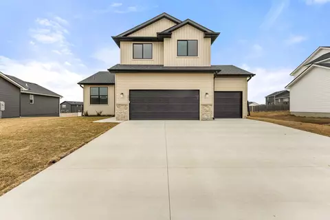 501 N 20th St, Indianola, IA 50125