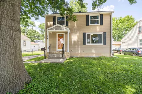 301 Hillside Ave, West Des Moines, IA 50265