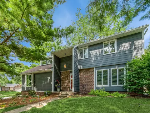 1017 45th St, West Des Moines, IA 50266