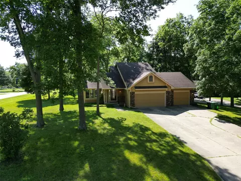 6020 NE 9th St, Des Moines, IA 50313