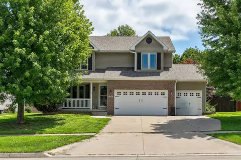 1107 Rosewood Dr, Altoona, IA 50009
