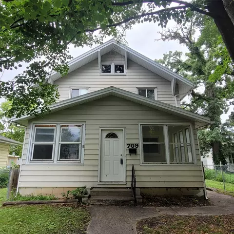 709 Oak Park Ave, Des Moines, IA 50313