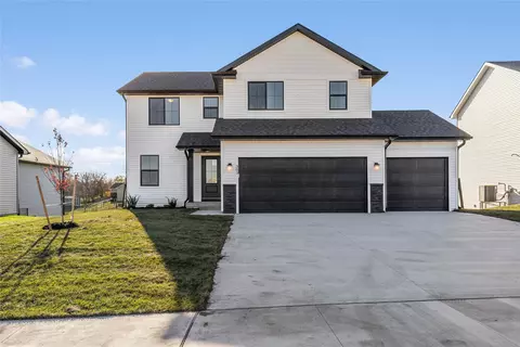 303 N 19th St, Indianola, IA 50125