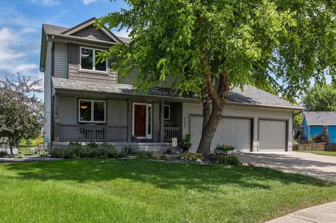 306 Crossing Ct NW, Bondurant, IA 50035