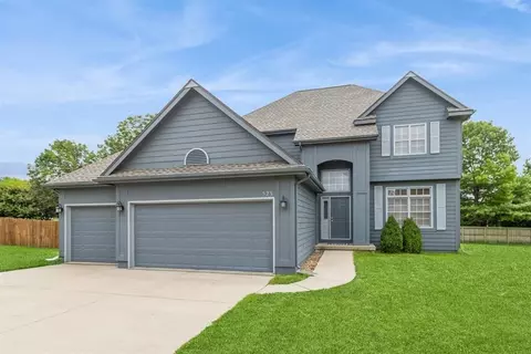 523 75th Ct, West Des Moines, IA 50266