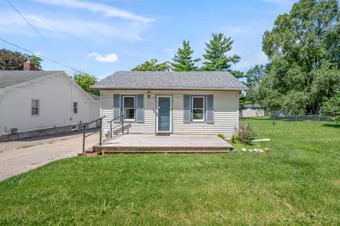 2330 E 40th St, Des Moines, IA 50317