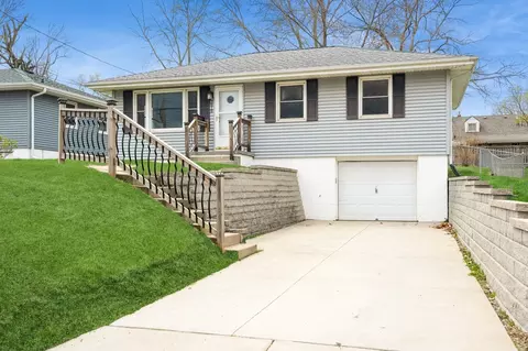 3818 66th St, Urbandale, IA 50322