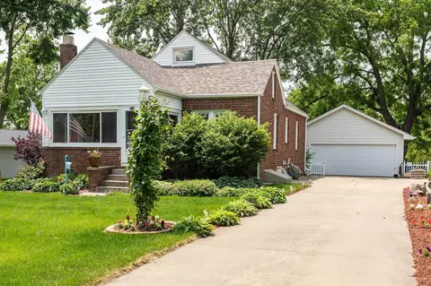 3320 61st St, Des Moines, IA 50322