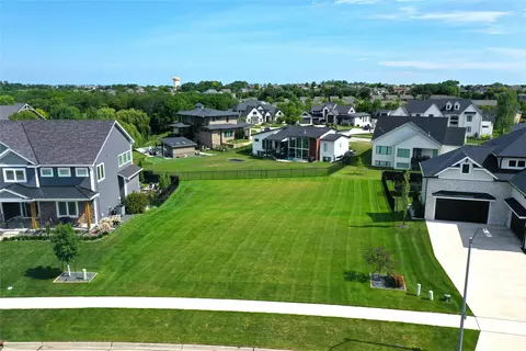 16687 Verona Hills Dr, Clive, IA 50325